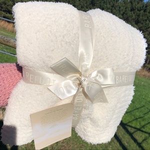 NWT! Barefoot Dreams Blanket